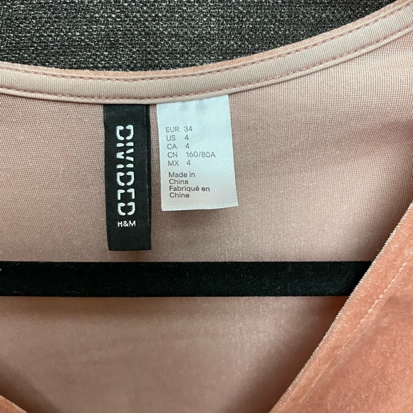 Pink velvet H&M dress - Picture 4 of 4